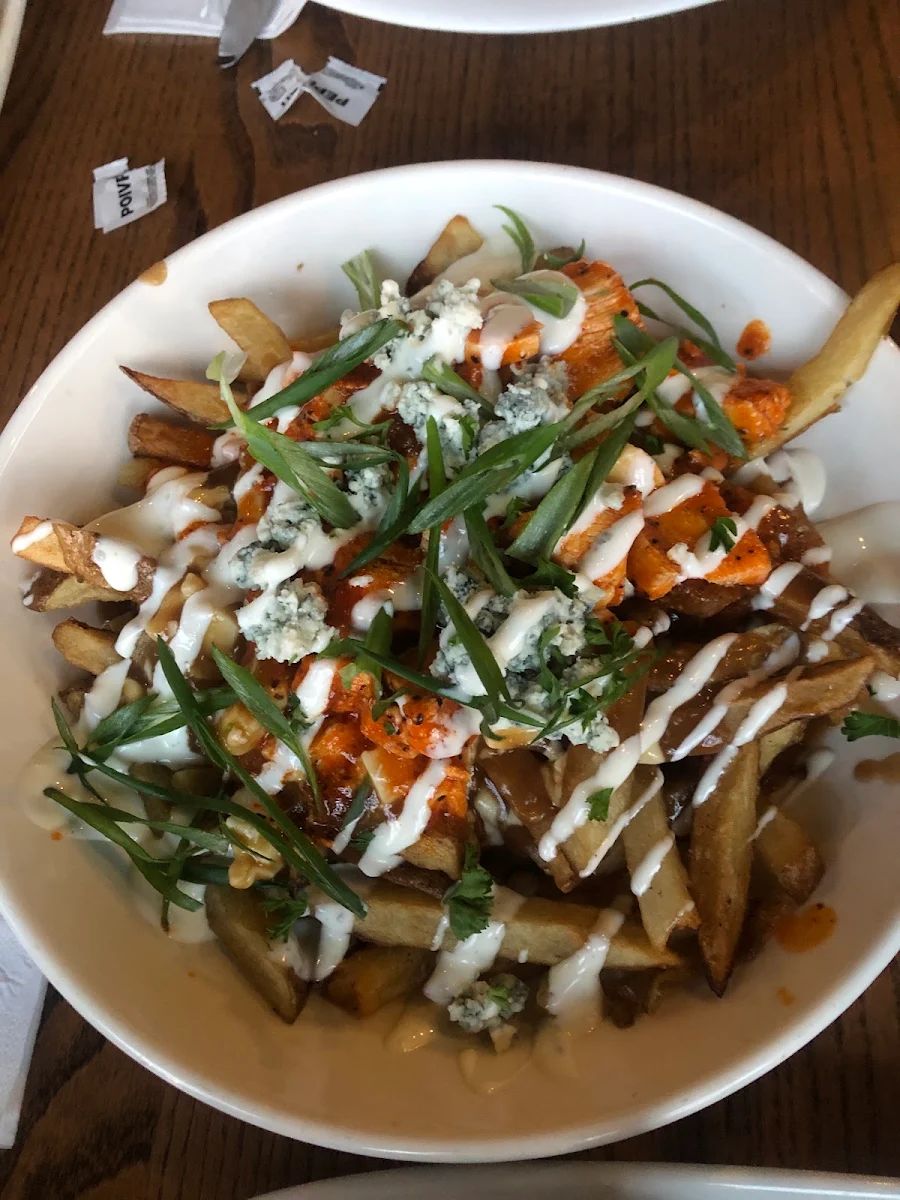Buffalo Chicken Poutine