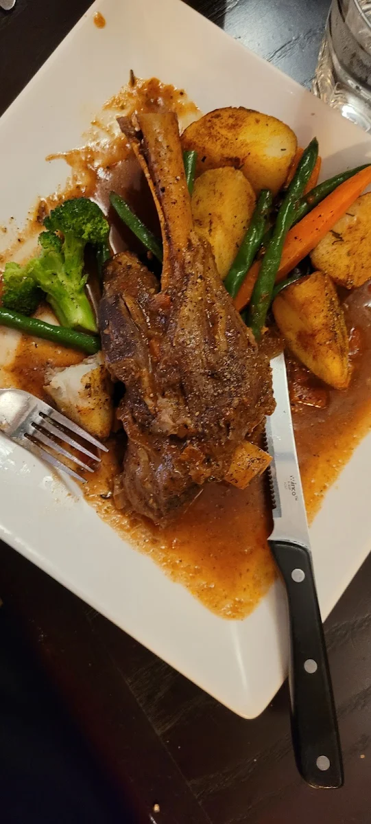Lamb Shank with Garlic Mashed Potatoes and Fresh Veg