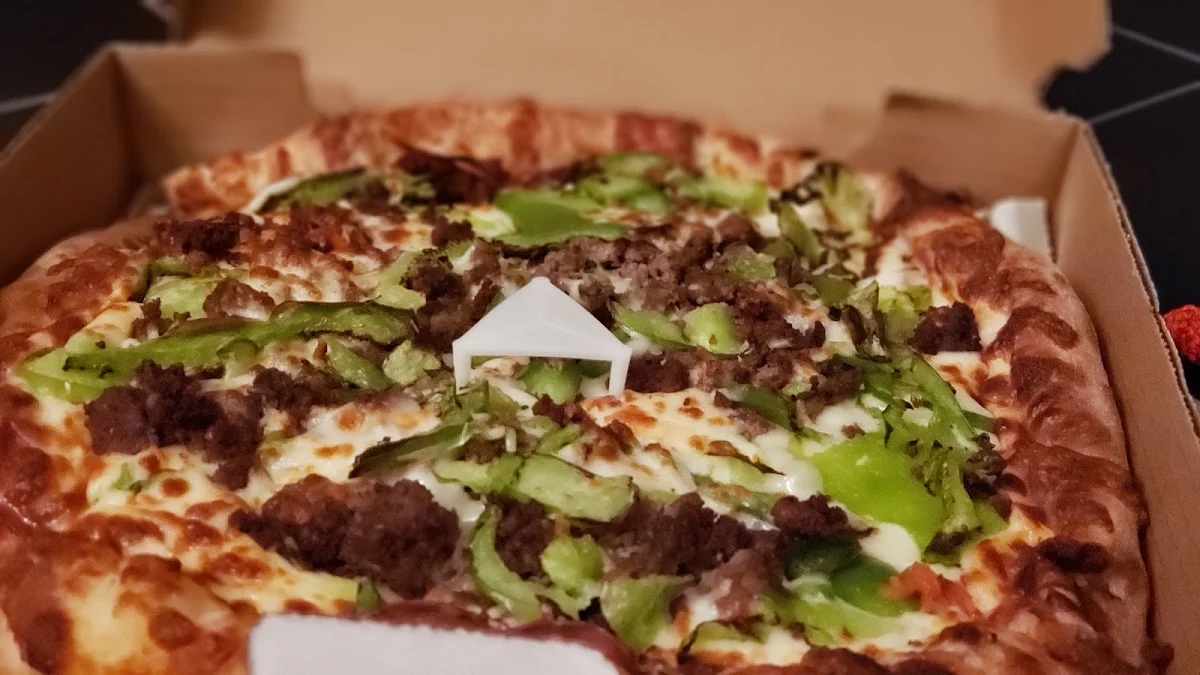 Pizza Toute Garnie Et Viande Hachée