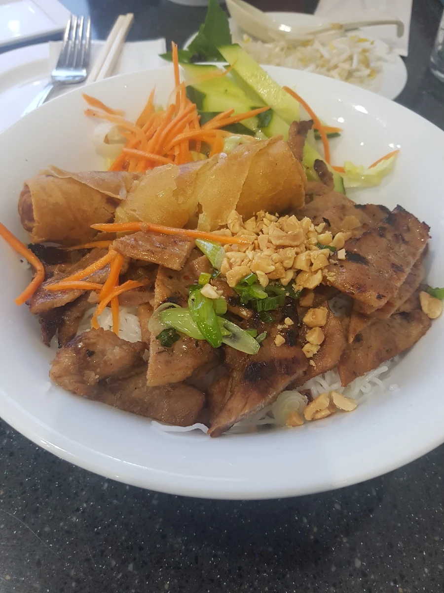 Spring Roll and Grilled Prok Vermicelli