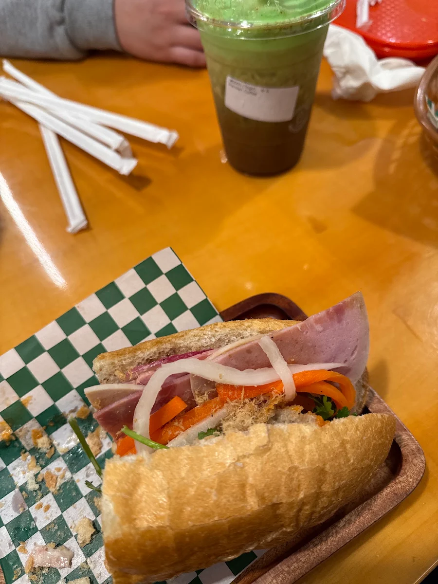 Banh MI Thap Cam
