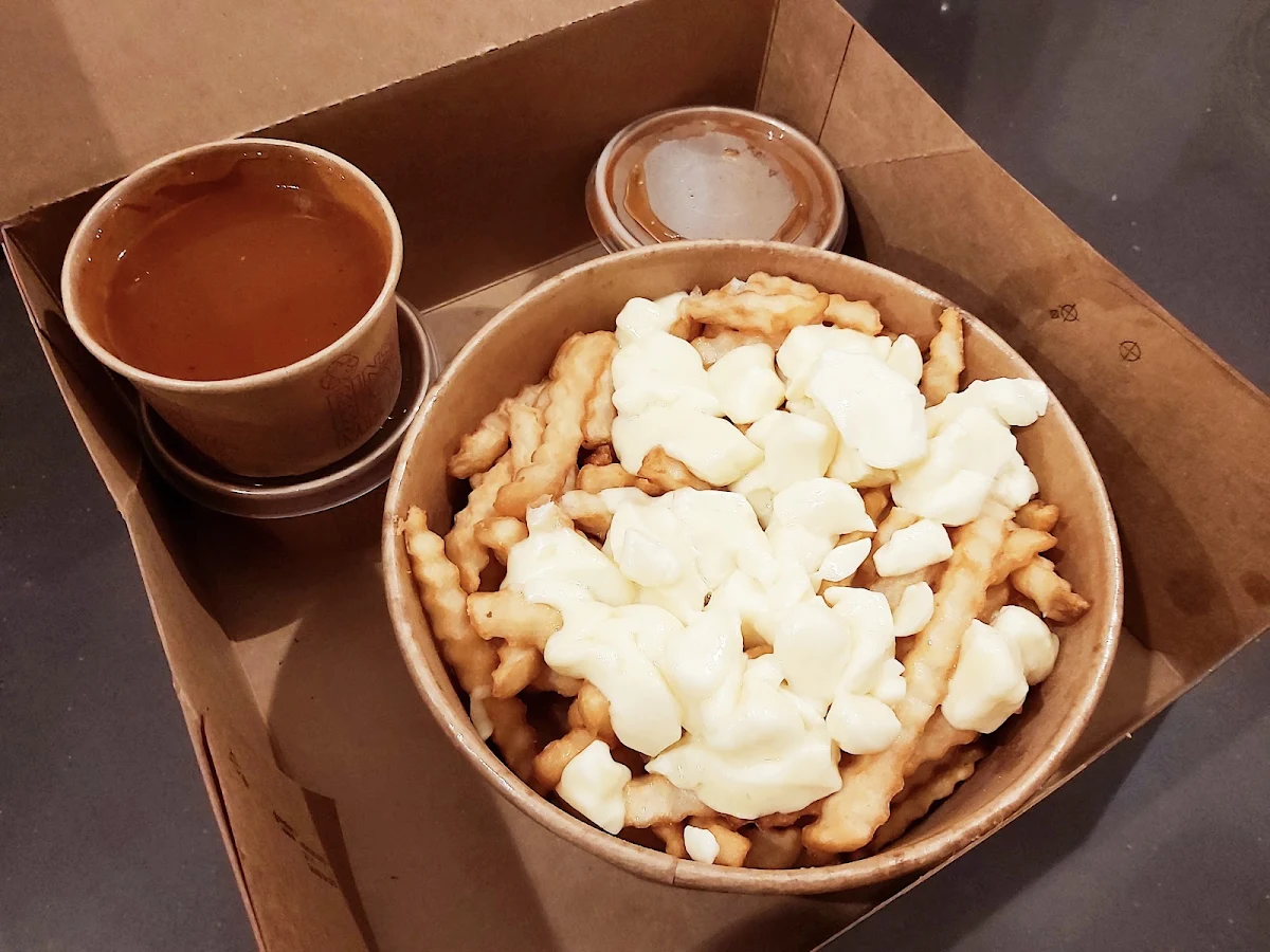 Poutine Régulière Regular Poutine