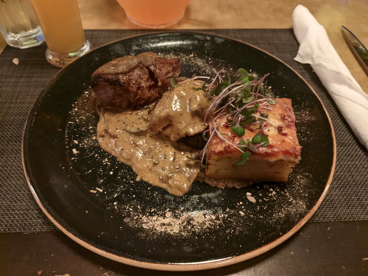 Filet Mignon De Veau Croute Truffes Et Gratin Dauphinois