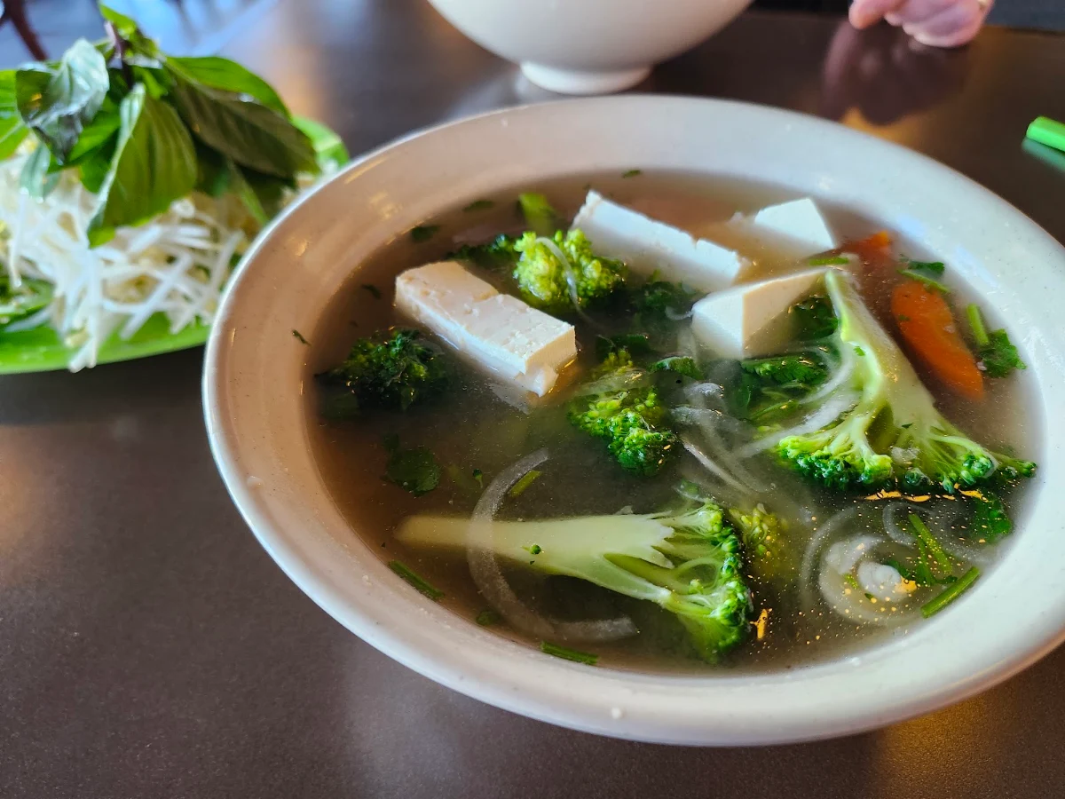 Rice Noodle with Wonton & Veggie