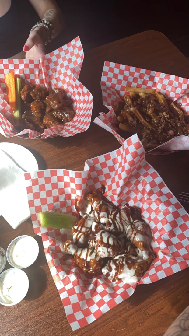 Chicken Wings with Bracebridge Boys Sauce