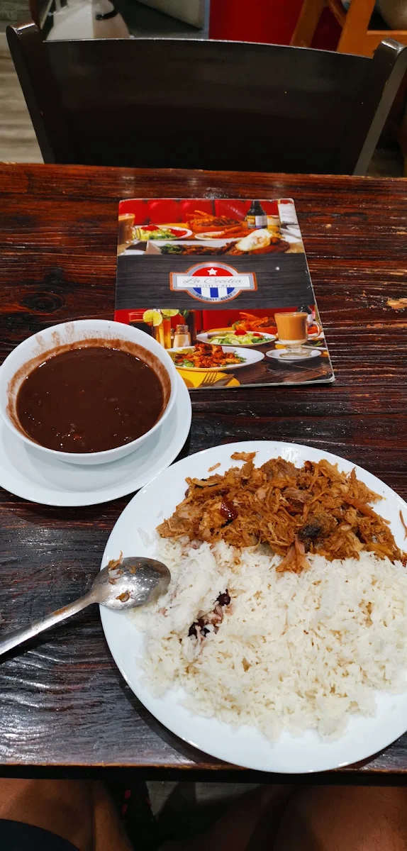 Ropa Vieja Con Arroz Blanco Y Potage