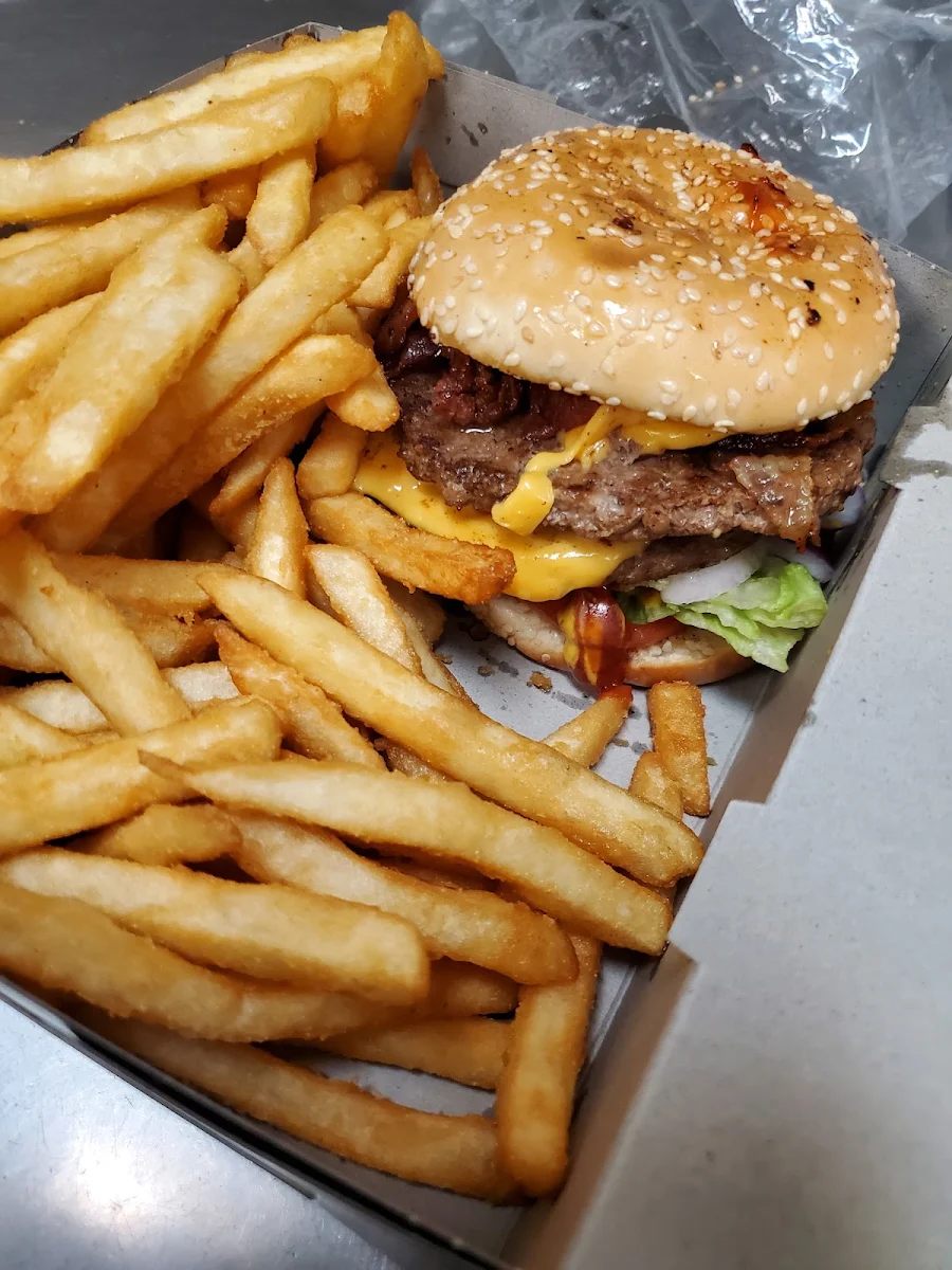 Double Cheeseburger, Pizza Maximum - Saint-Jérôme