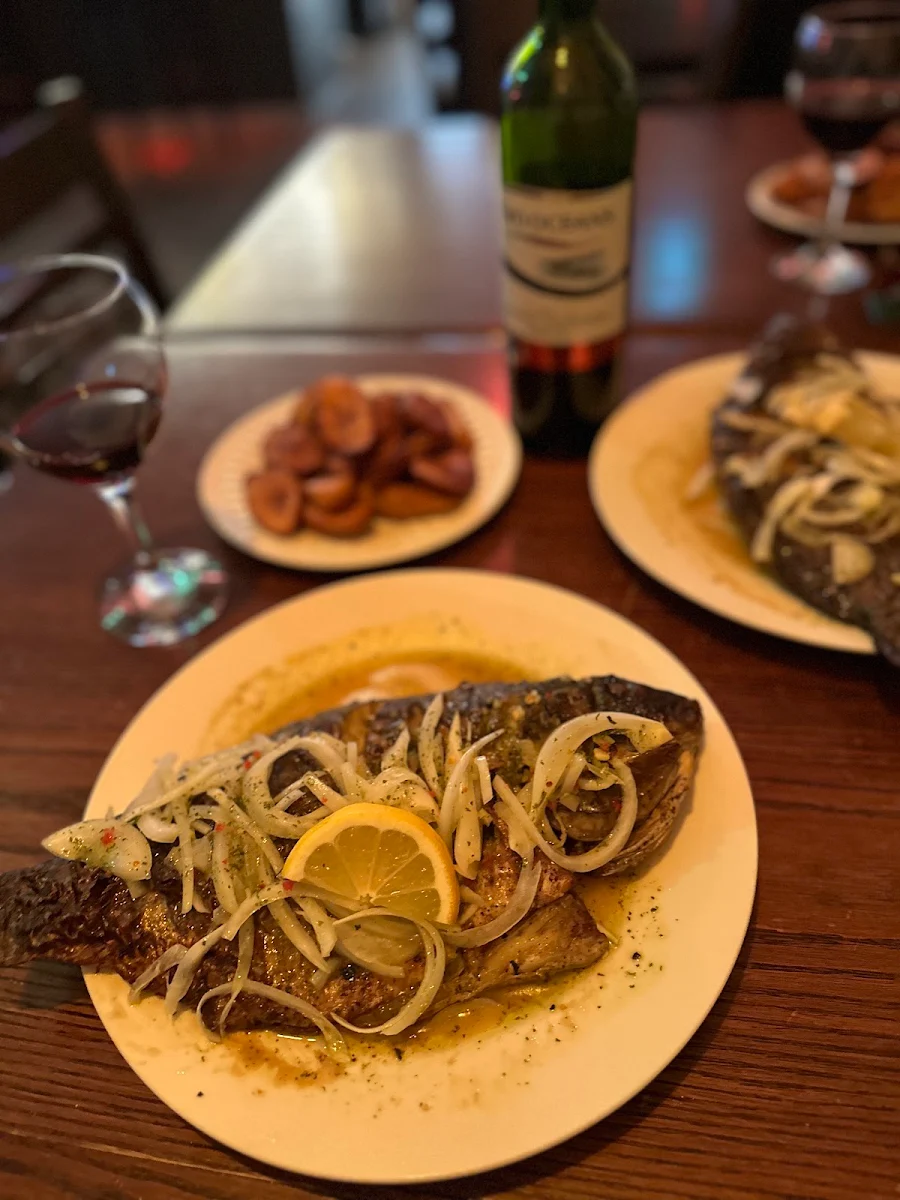 Poisson Tilapia Moyen Et Plantain
