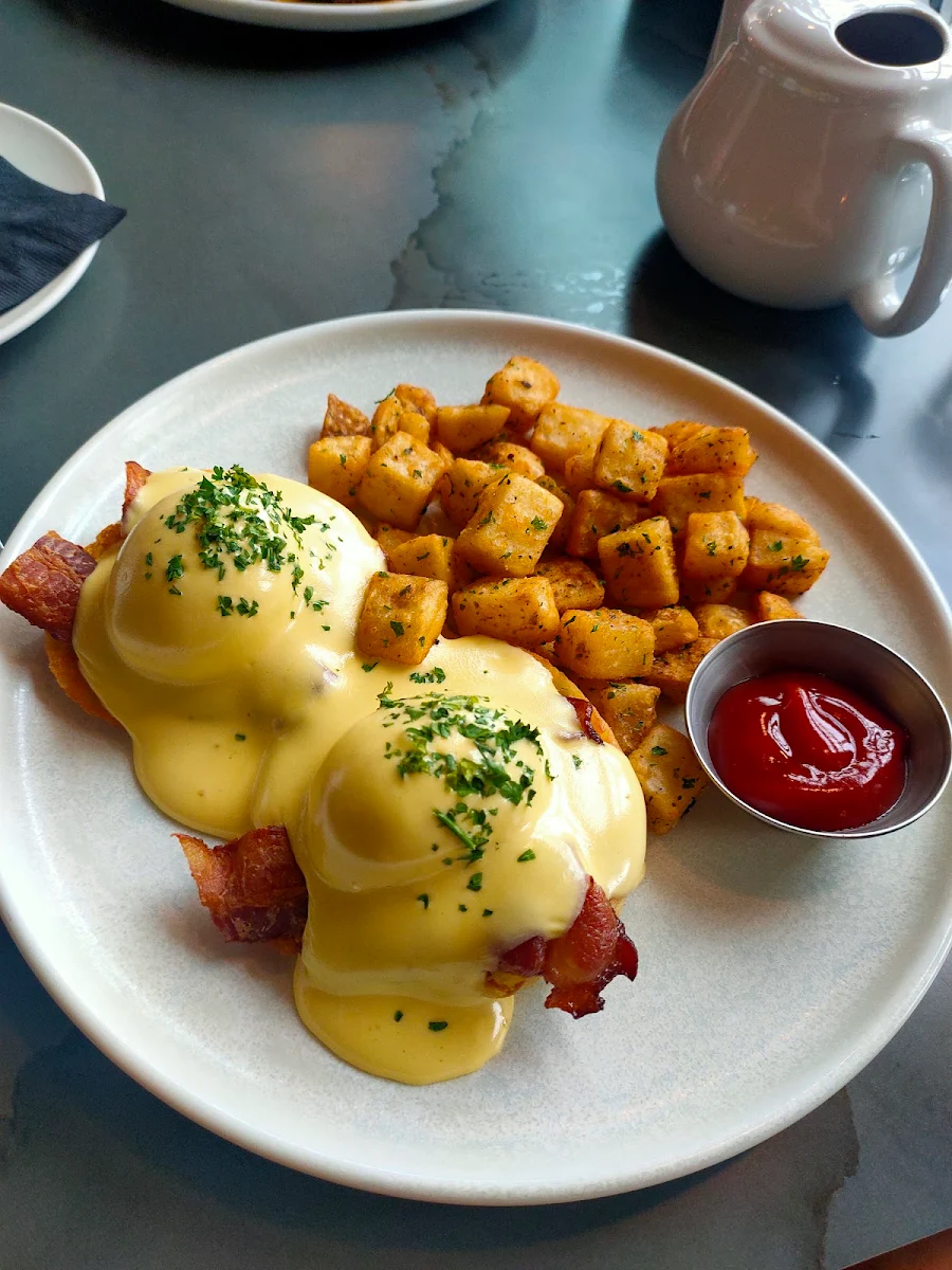 Smoked Salmon Benny