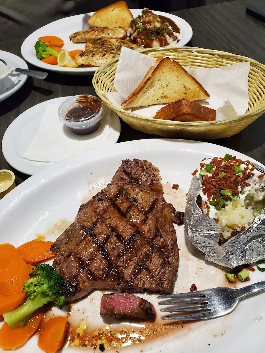 Ribeye Steal w Baked Potato & Veggies
