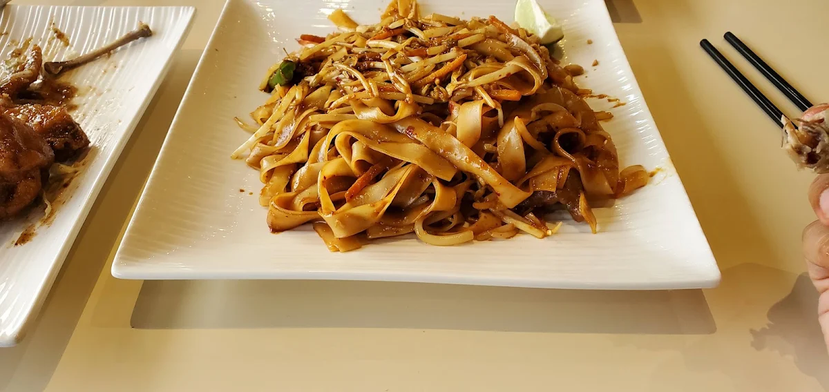 Pad Siew Beef Noodle