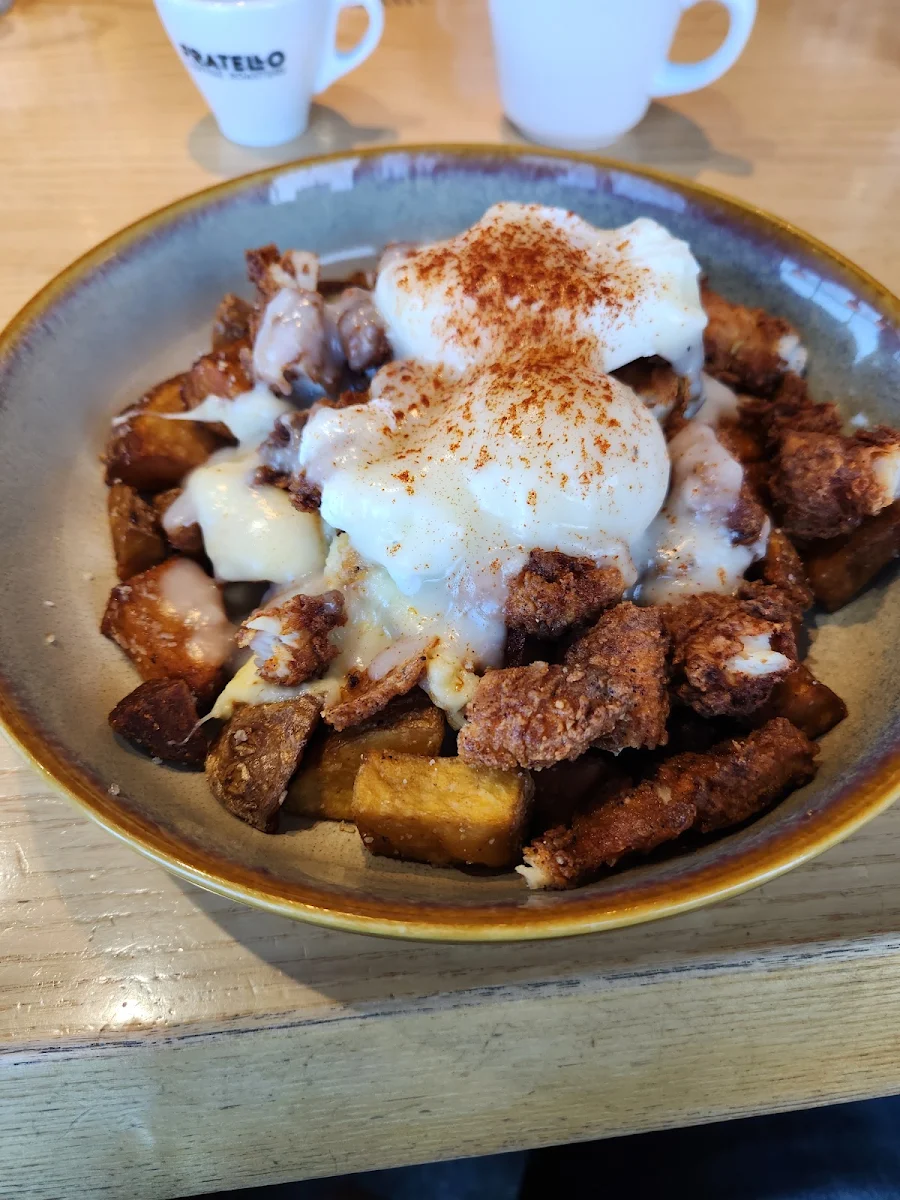 Sous Vide Fried Chicken Breakfast Poutine