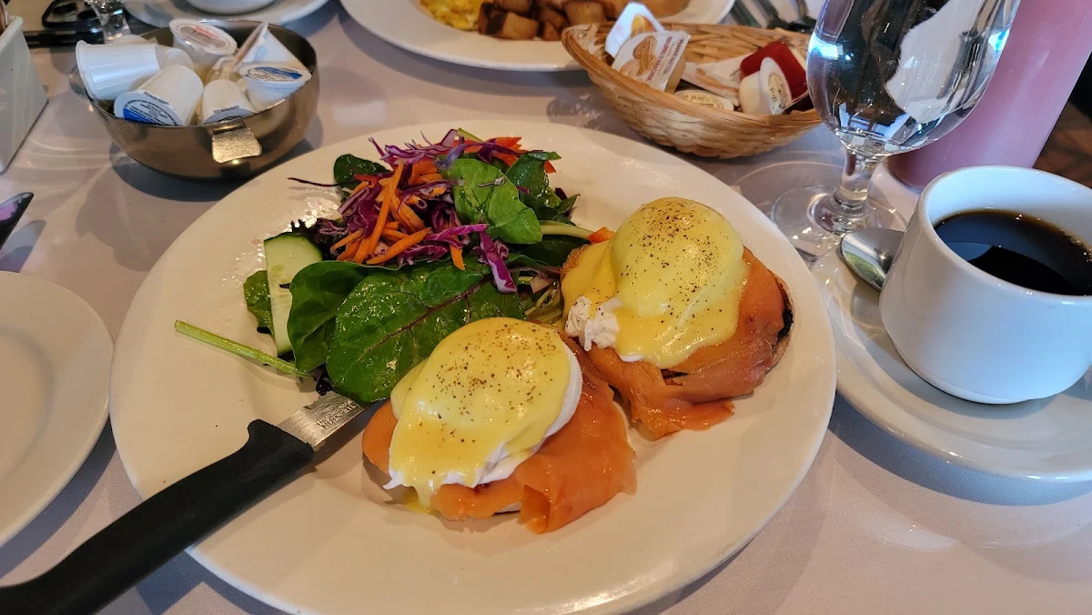 Pacific Smoked Salmon Benedict