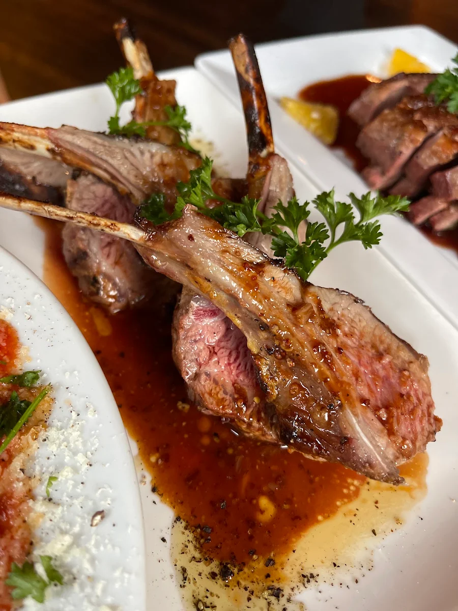 Grilled Rack of Lamb Red Wine Sauce
