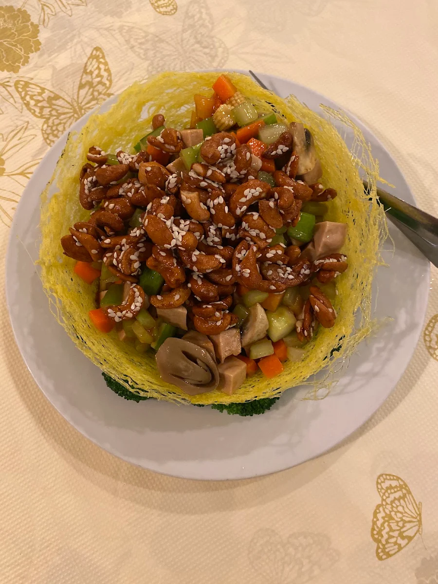 Colourful Vegetarian Chop Suey in Bird Nest