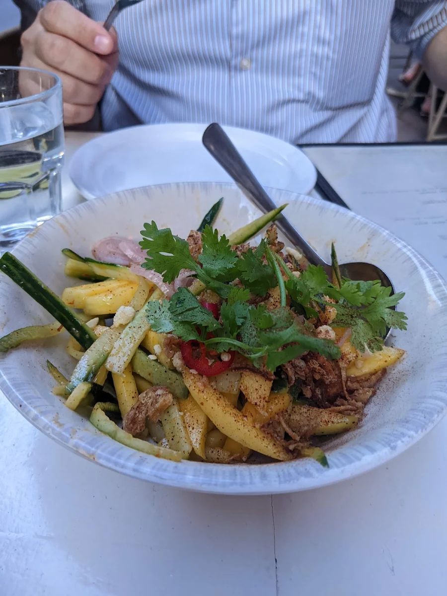 Mango Salad, Escondite Union