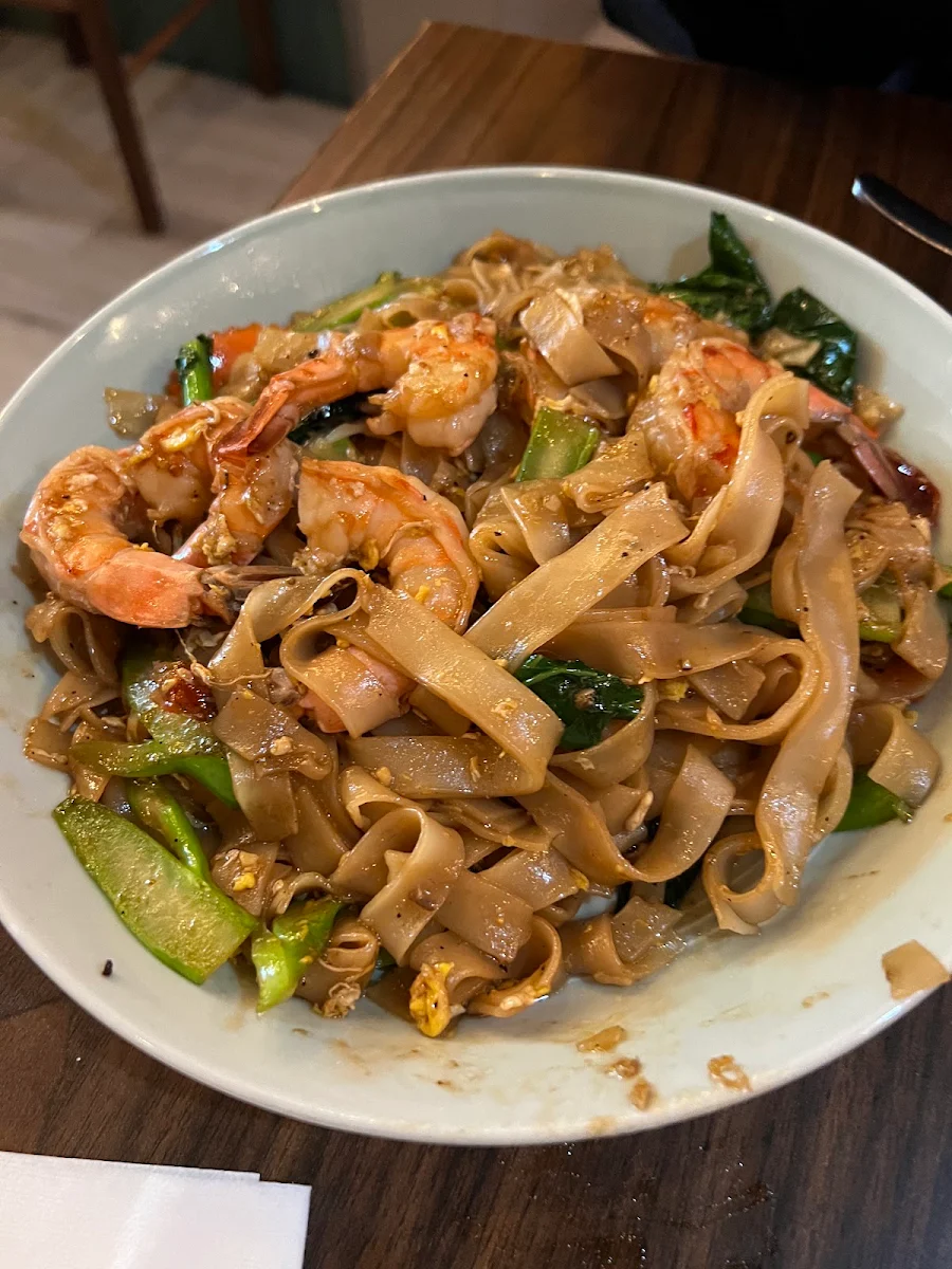 Pad See EW with Prawns