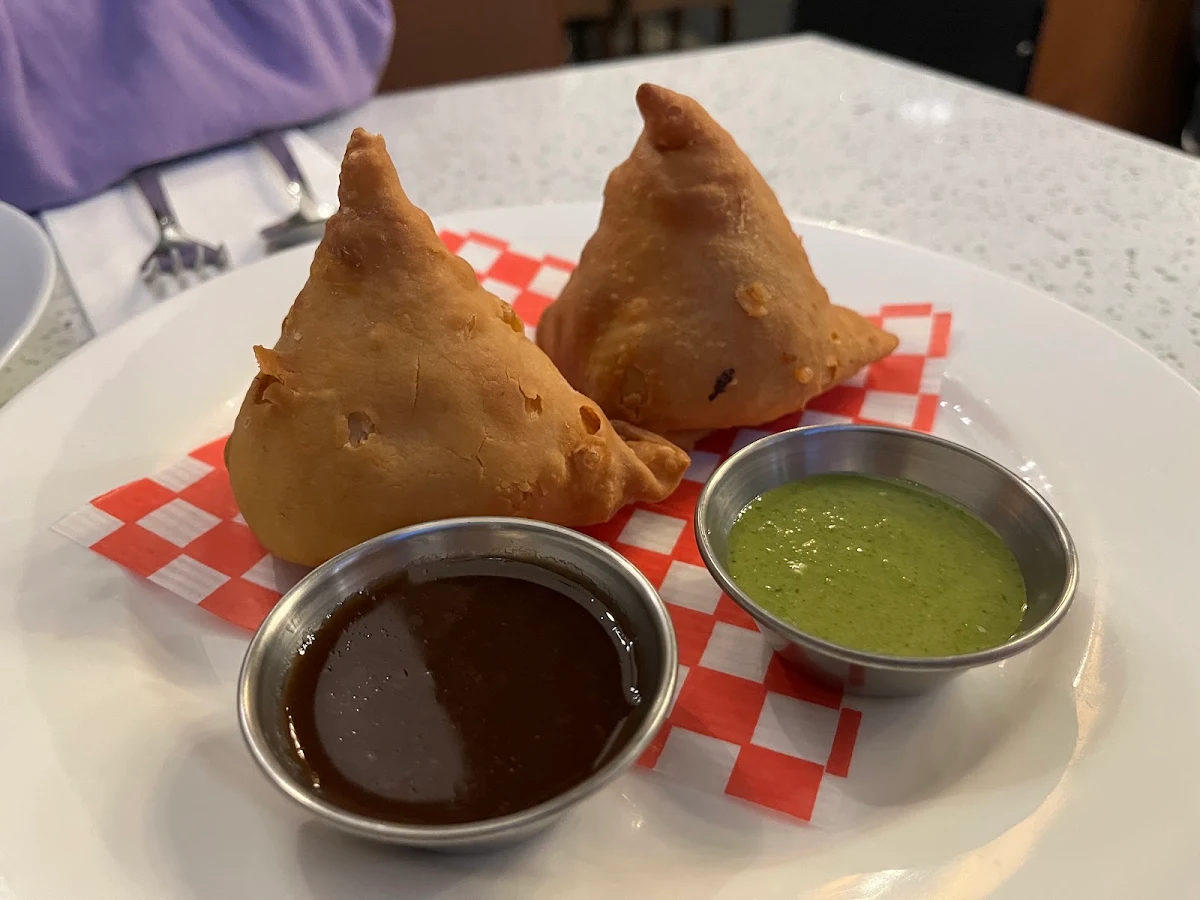 Veg Samosa with Tamarind Chutney
