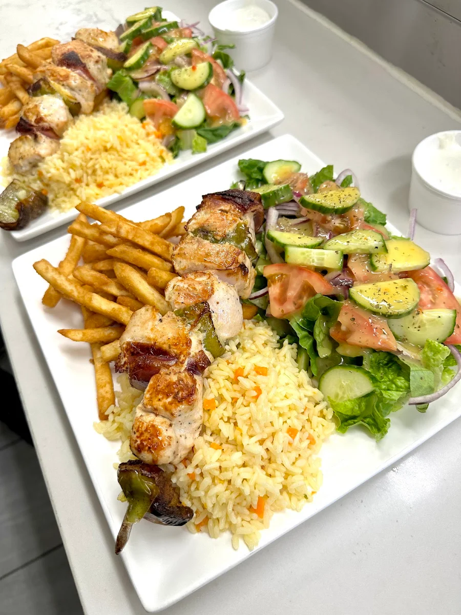 Assiette Brochette de Poulet Chicken Skewer Plate