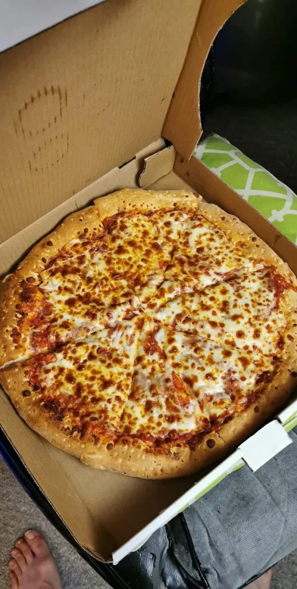 Large Pepperoni Pizza 2 Drinks Special