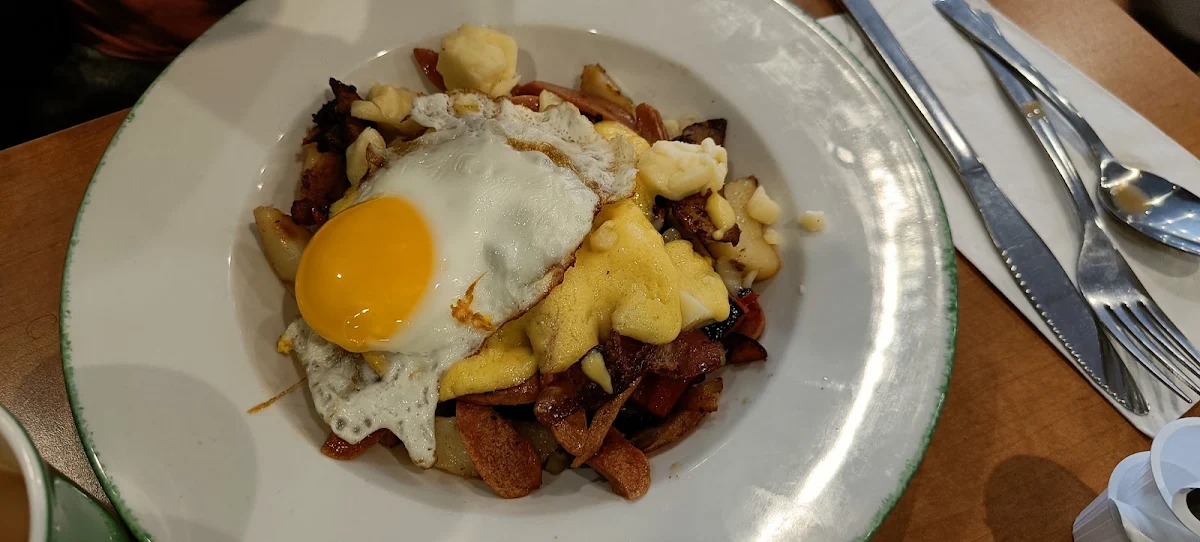 Breakfast Poutine