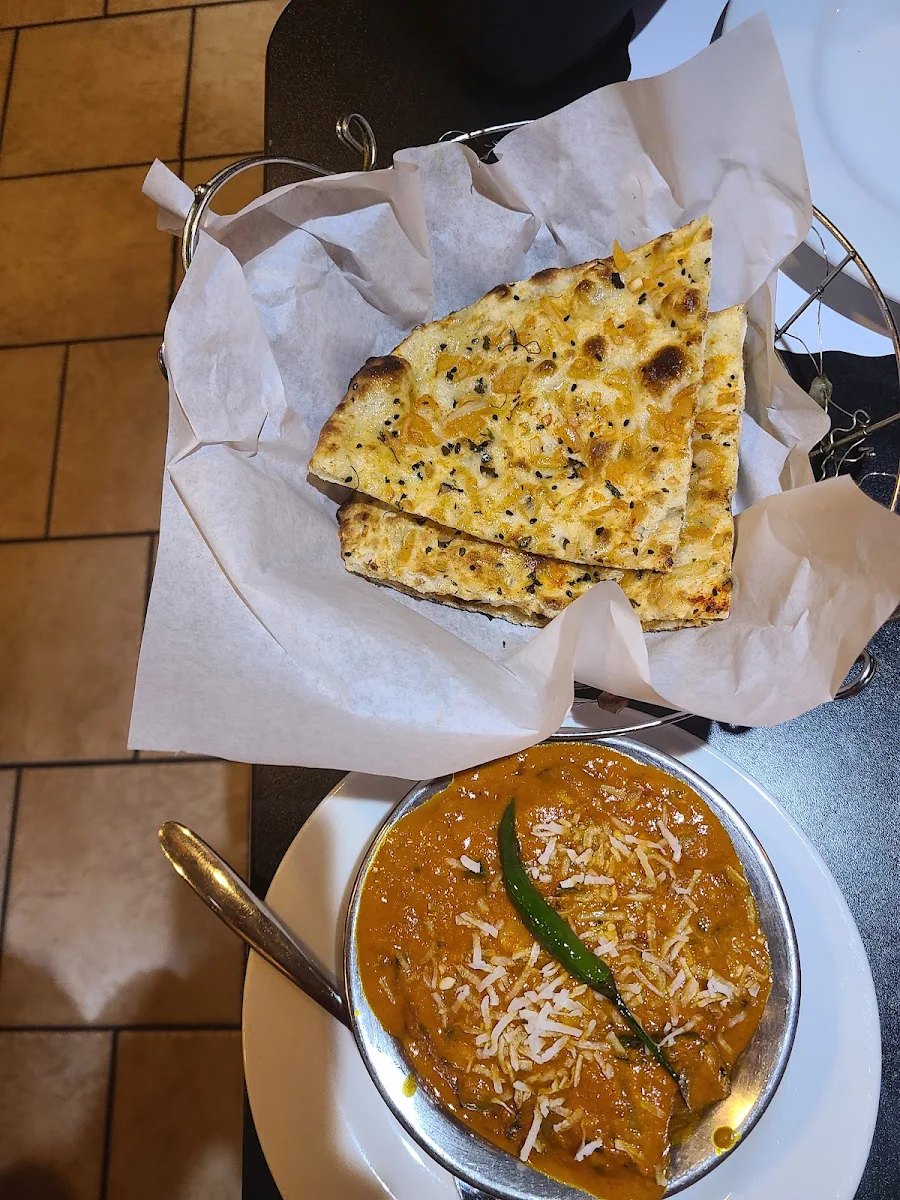 Onion Garlic Naan & Paneer Madras