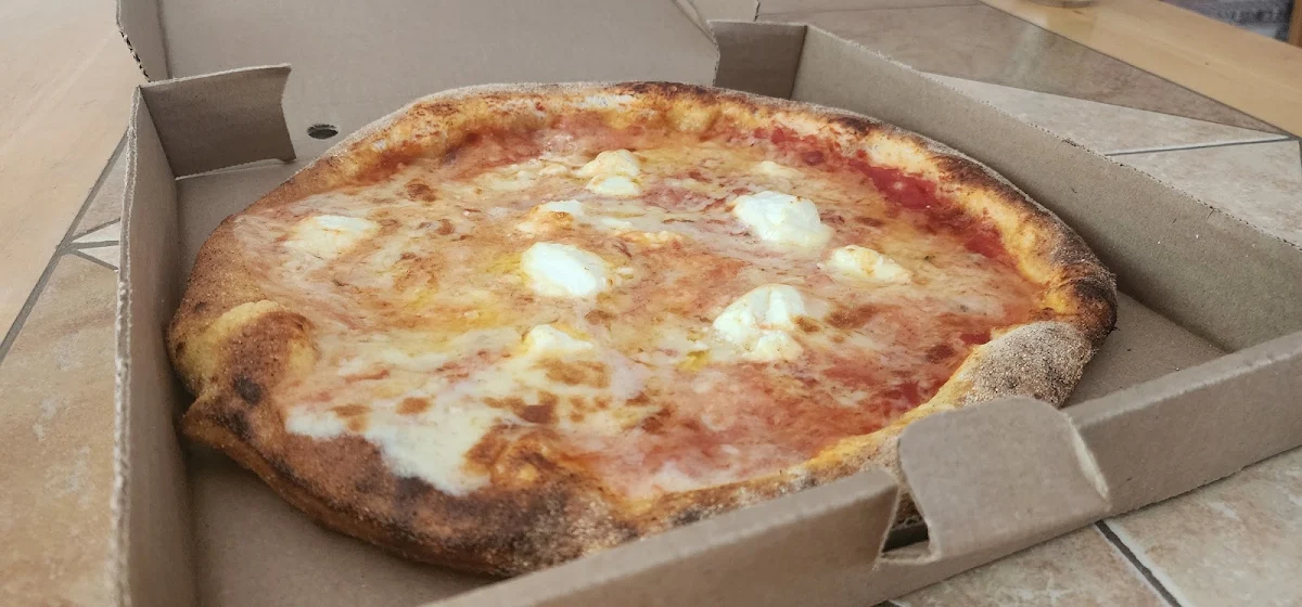 Pizza Napolitaine - Quattro Formaggi