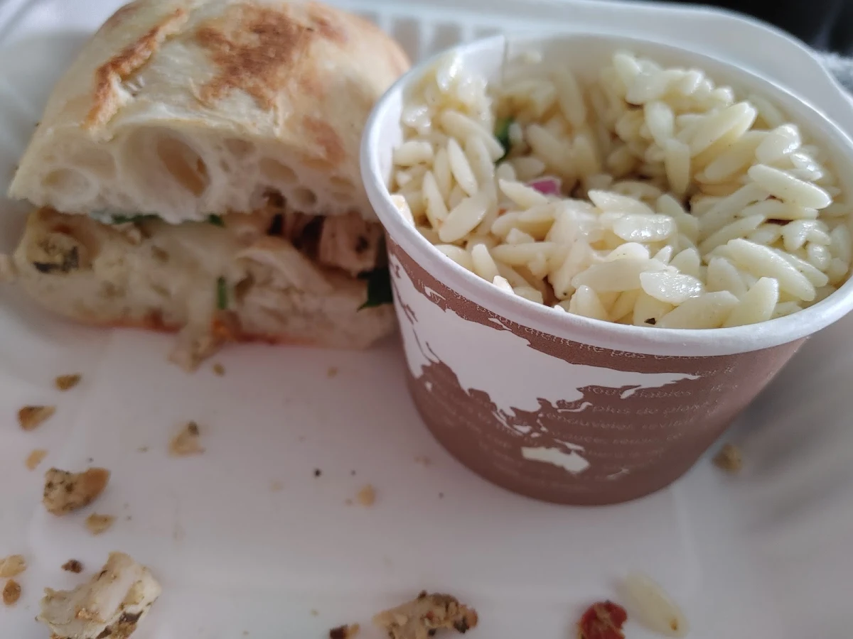 Poulet Pesto & Salad Orzo Grèque