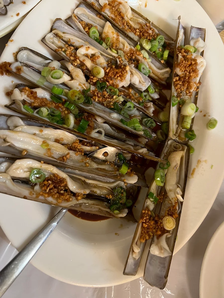 Steamed King Scallops in Shell with Minced Garlic 1