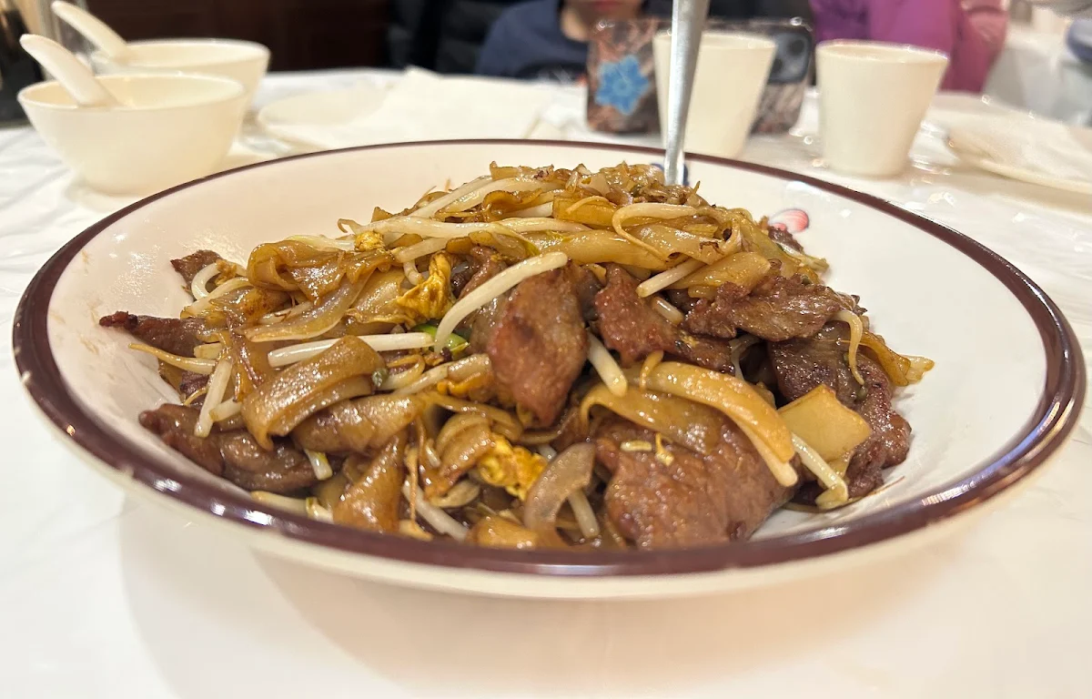 Stir Fried Rice Noodles with Beef