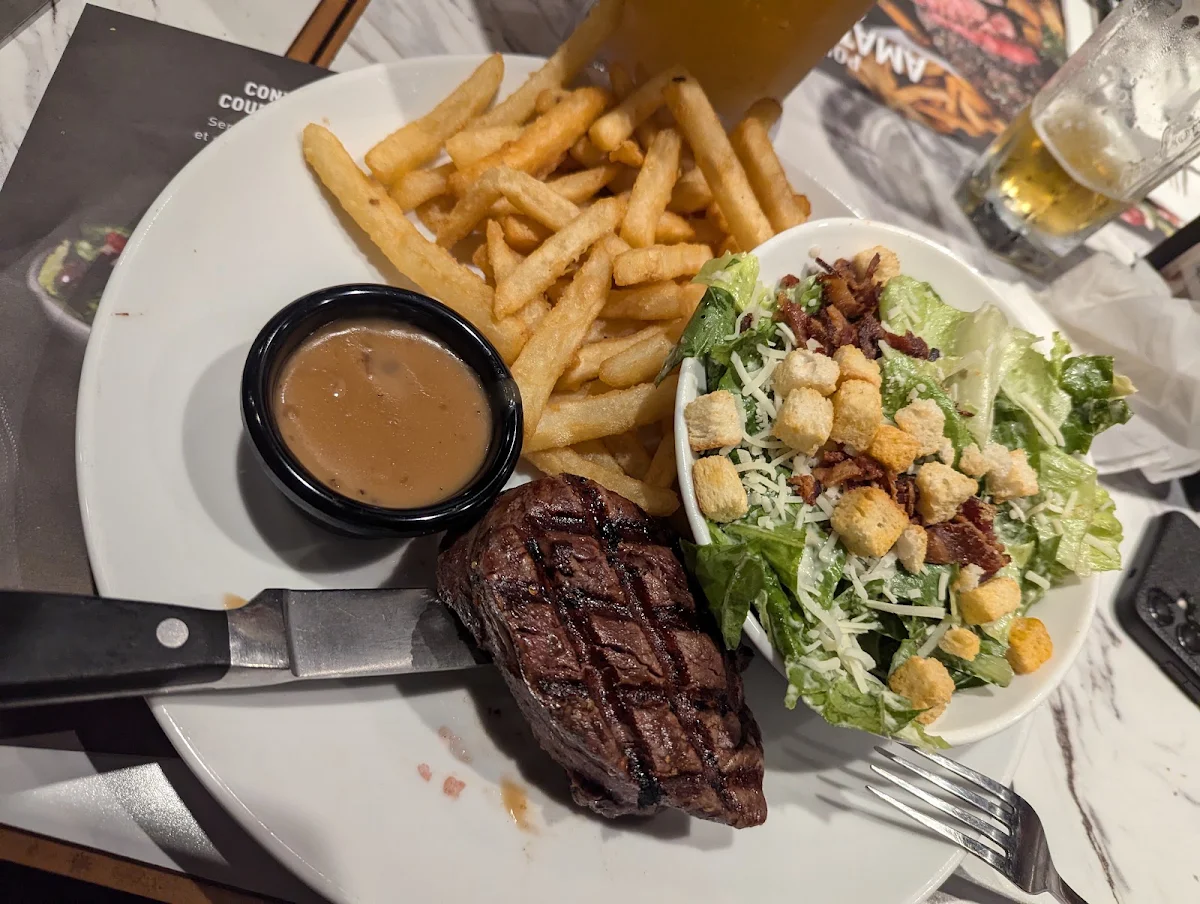 Tournedos de Filet Mignon Avec Salade César