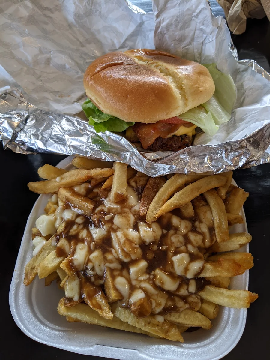 Burger & Poutine