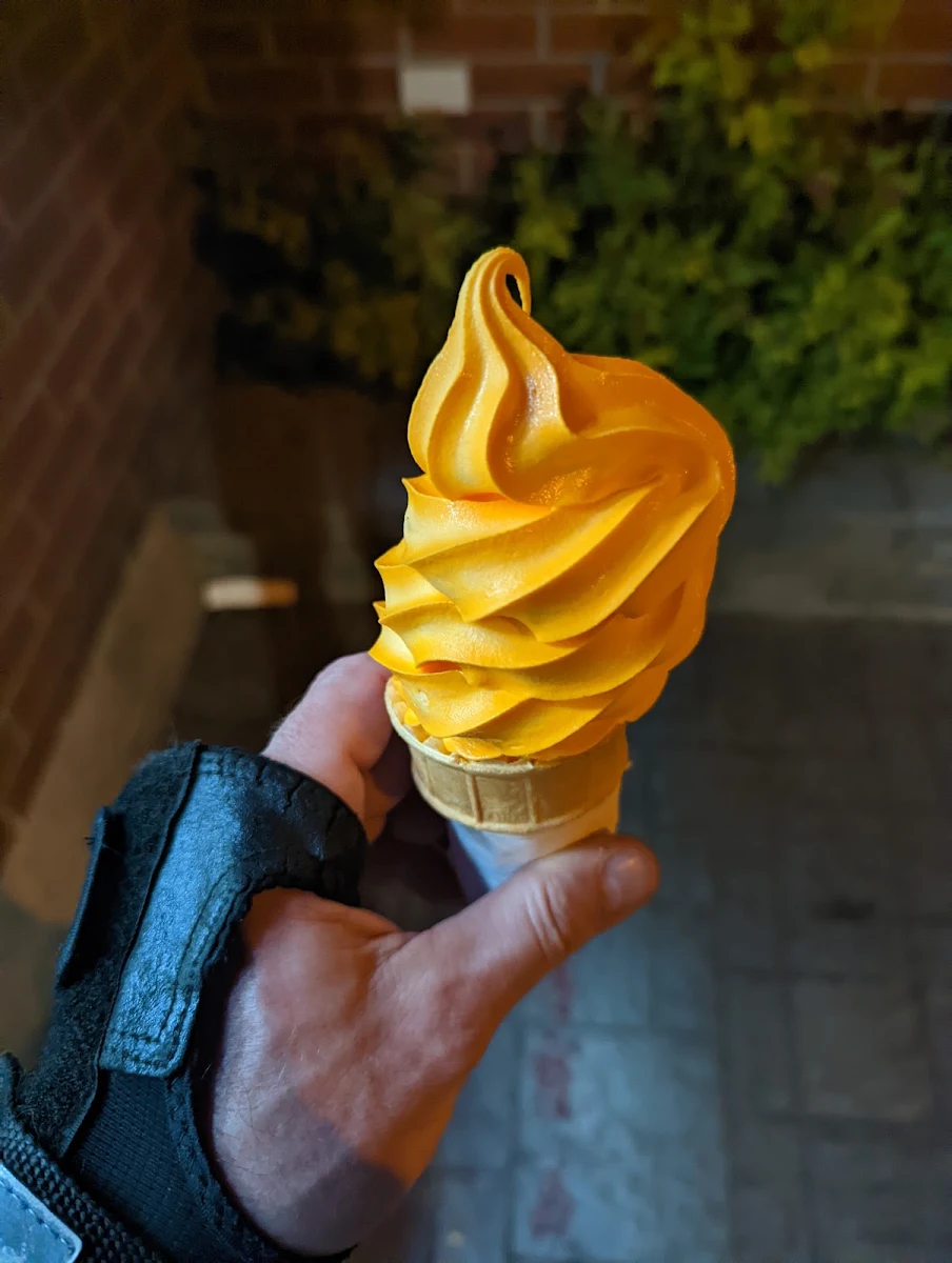Crème Glacée Molle À la Mangue