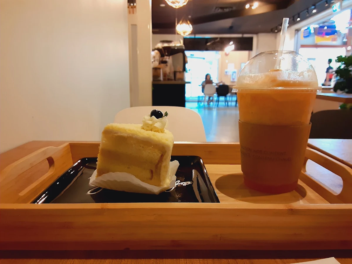 Peach Smoothie & Sweet Potato Cake