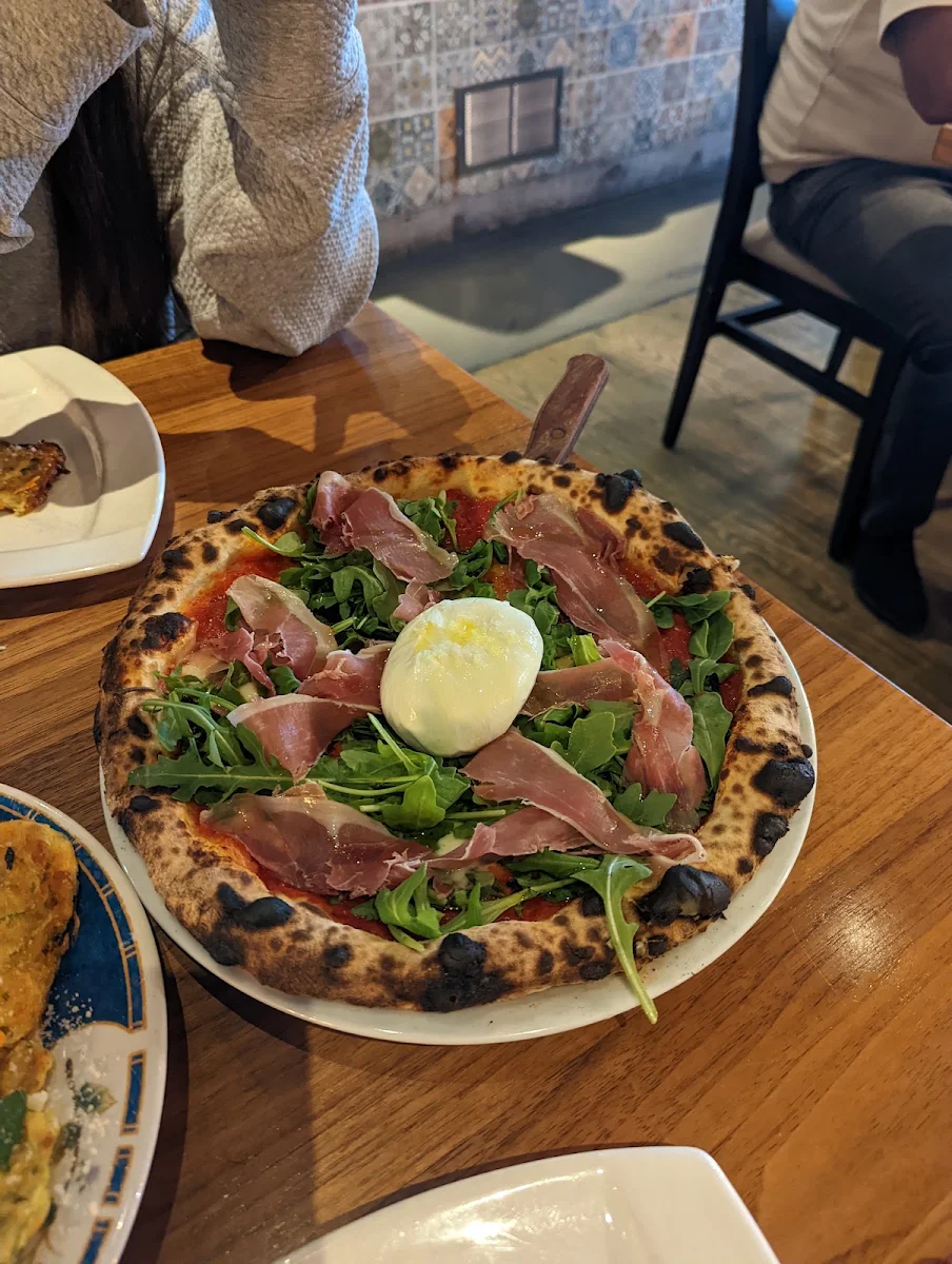 Pizza Prosciutto Burrata