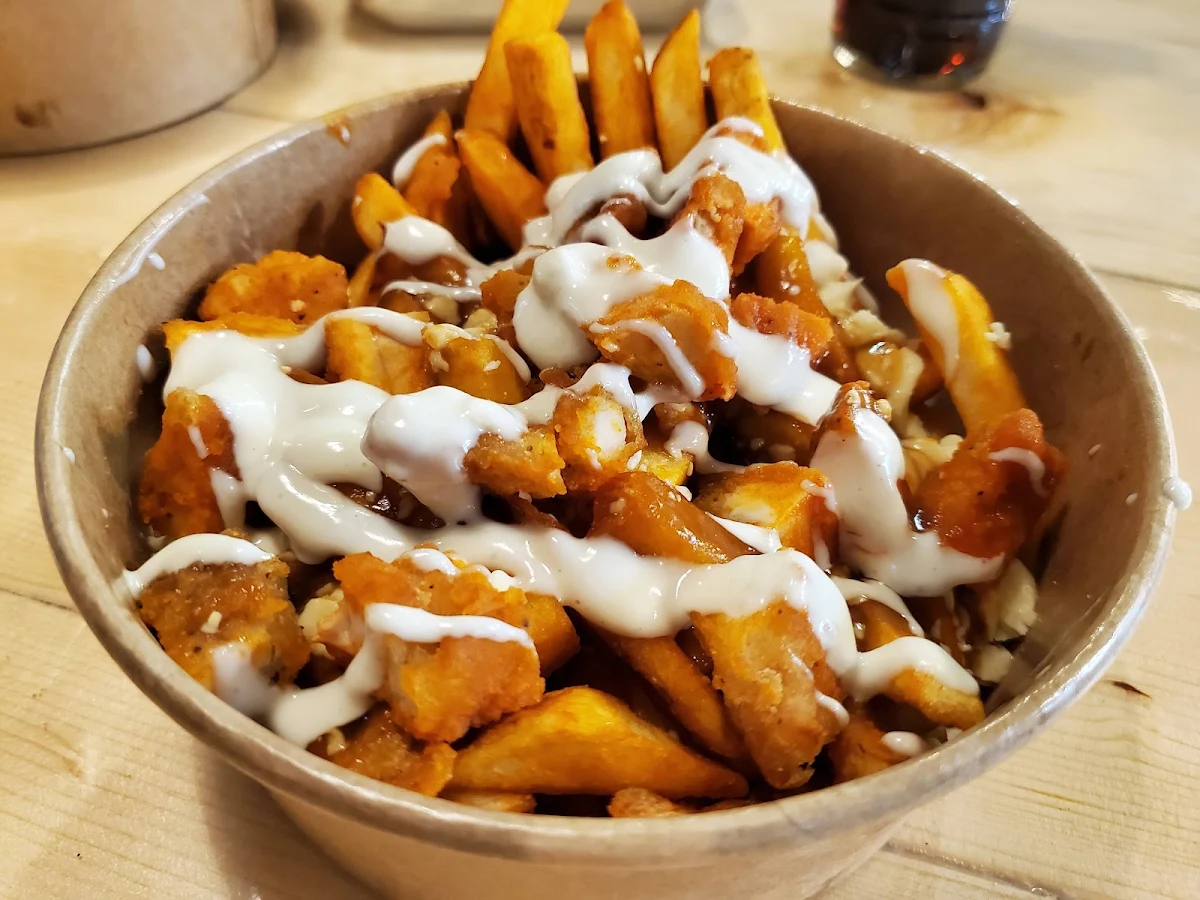 Buffalo Chicken Poutine w Blue Cheese Dressing