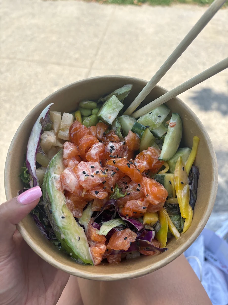 Poke Bowl Saumon Épicé