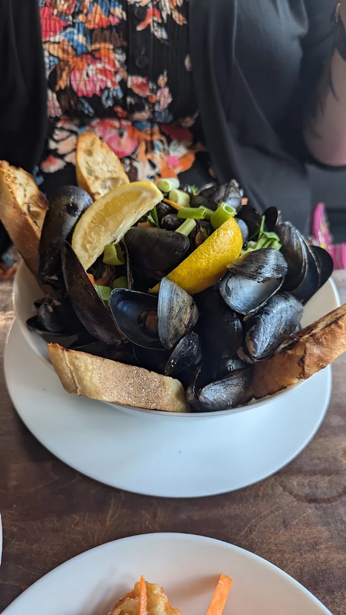 Steamed Mussels in Red Curry