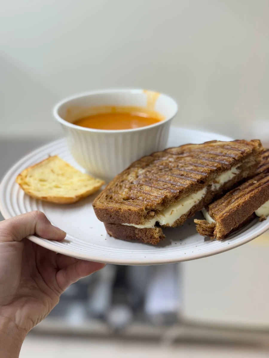 Grilled Cheese Avec Soupe Du Moment