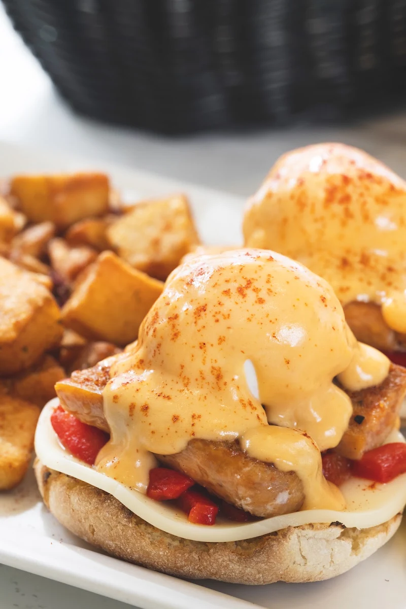 Fried Chicken Benedict Bénédictines Poulet Frit