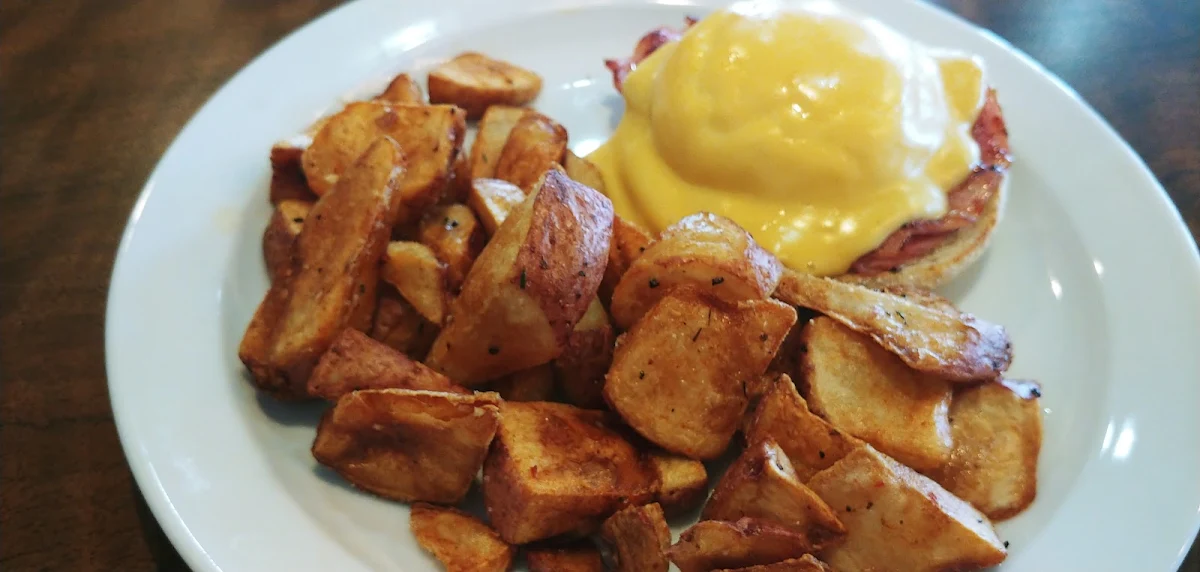 Half Eggs Benedict