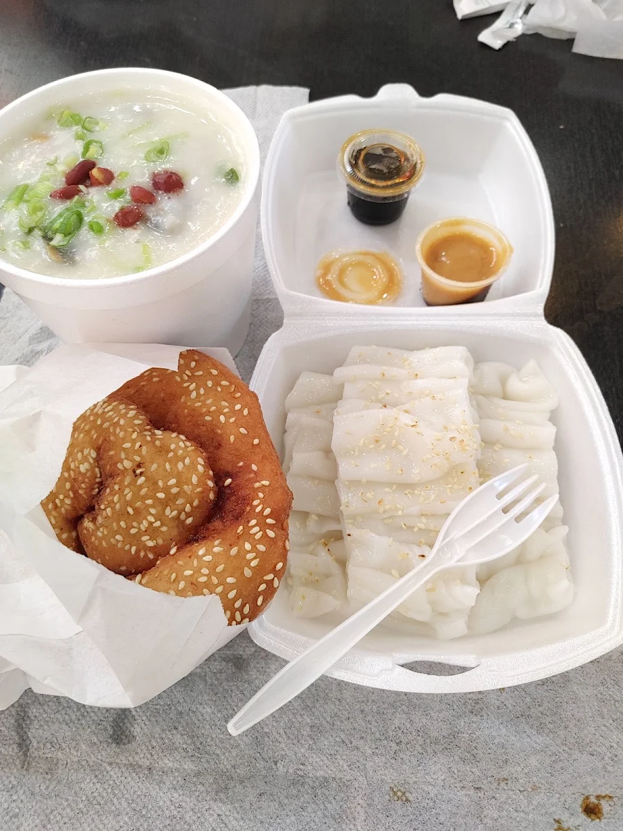 Steam Rice Noodles with Ham Chim Bam Donut