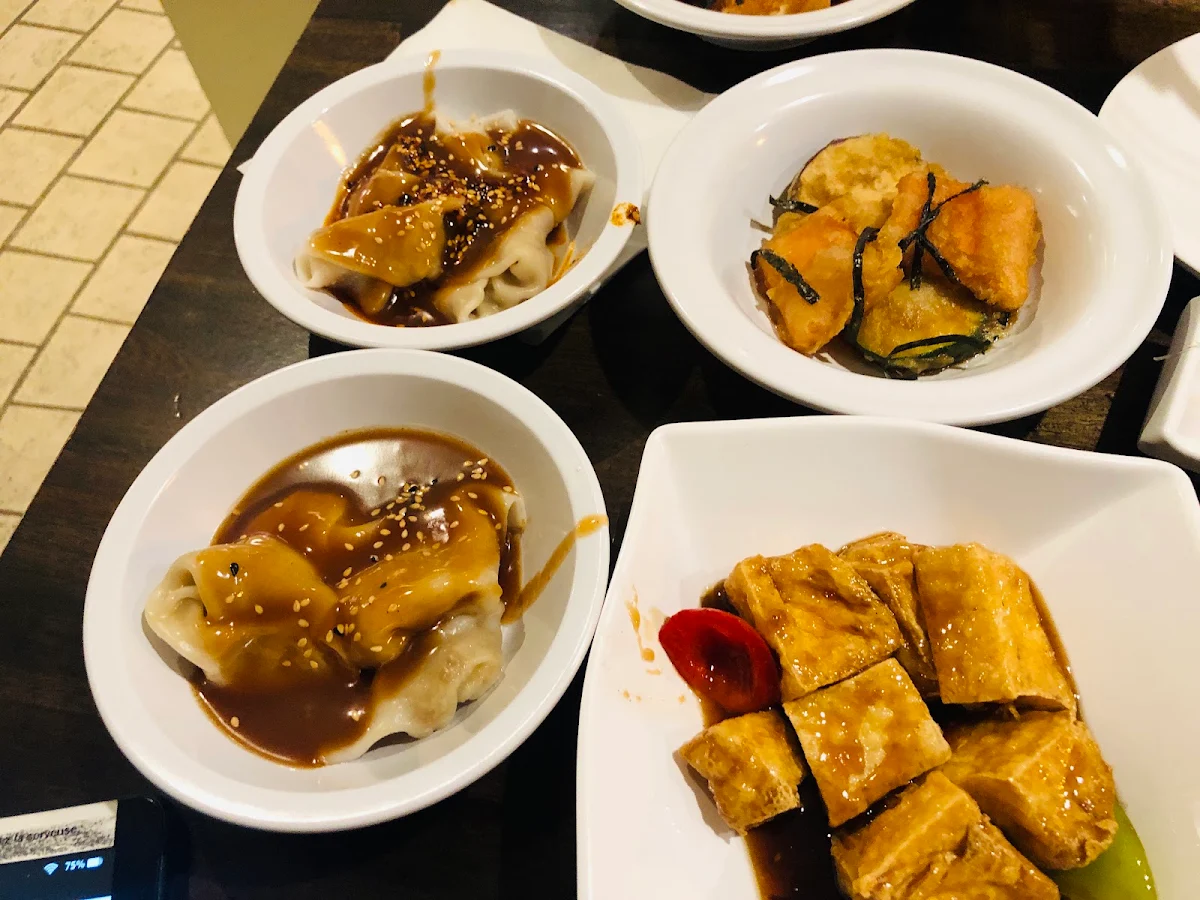 Dumpling with Peanut Sauce