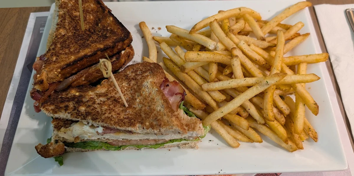 Grilled Chicken Sandwich Sandwich Au Poulet Grillé