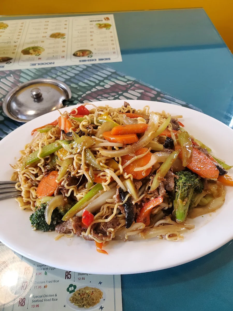 Fried Egg Noodles with Beef