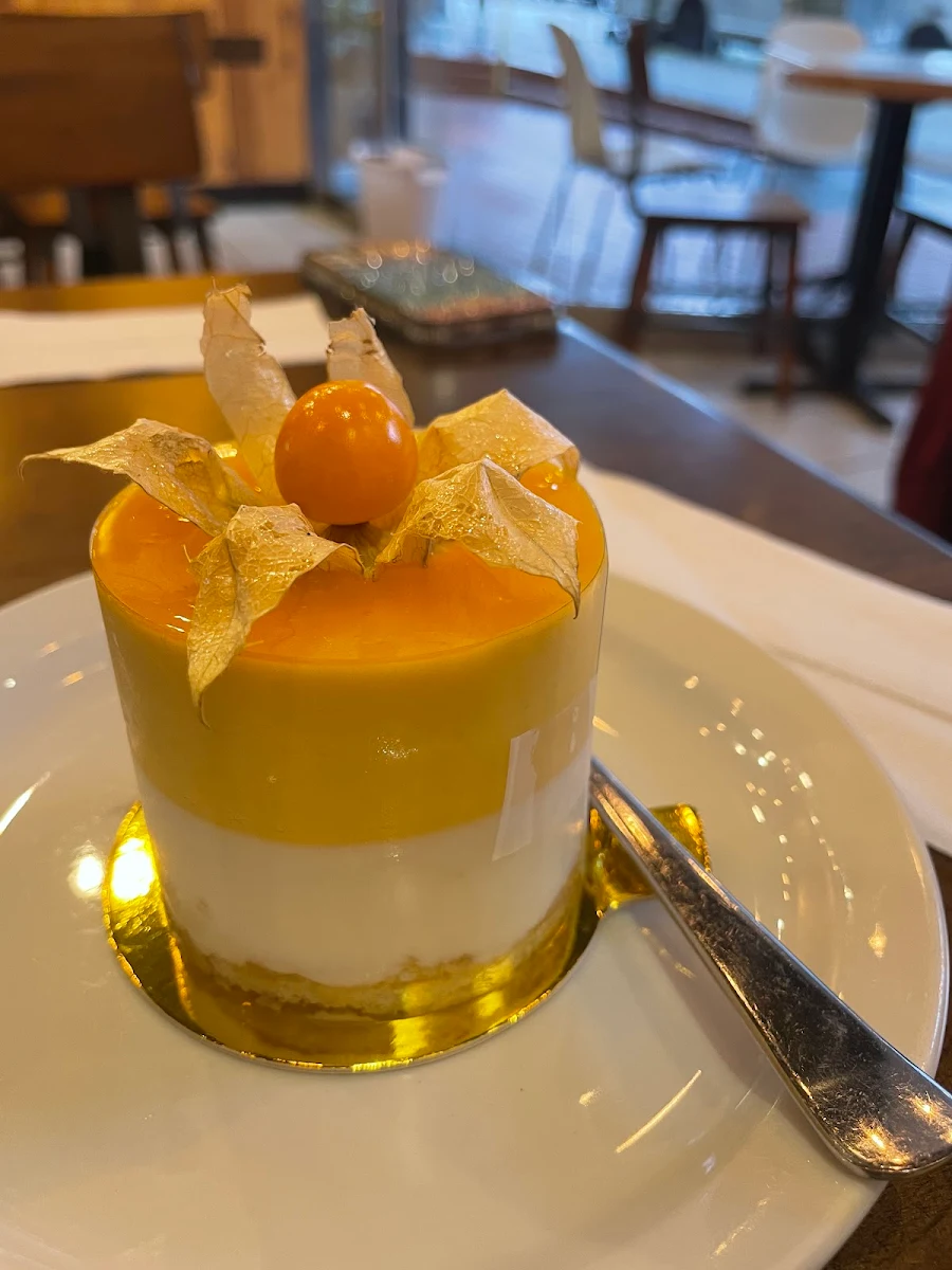 Coconut Mango Mouse Cake