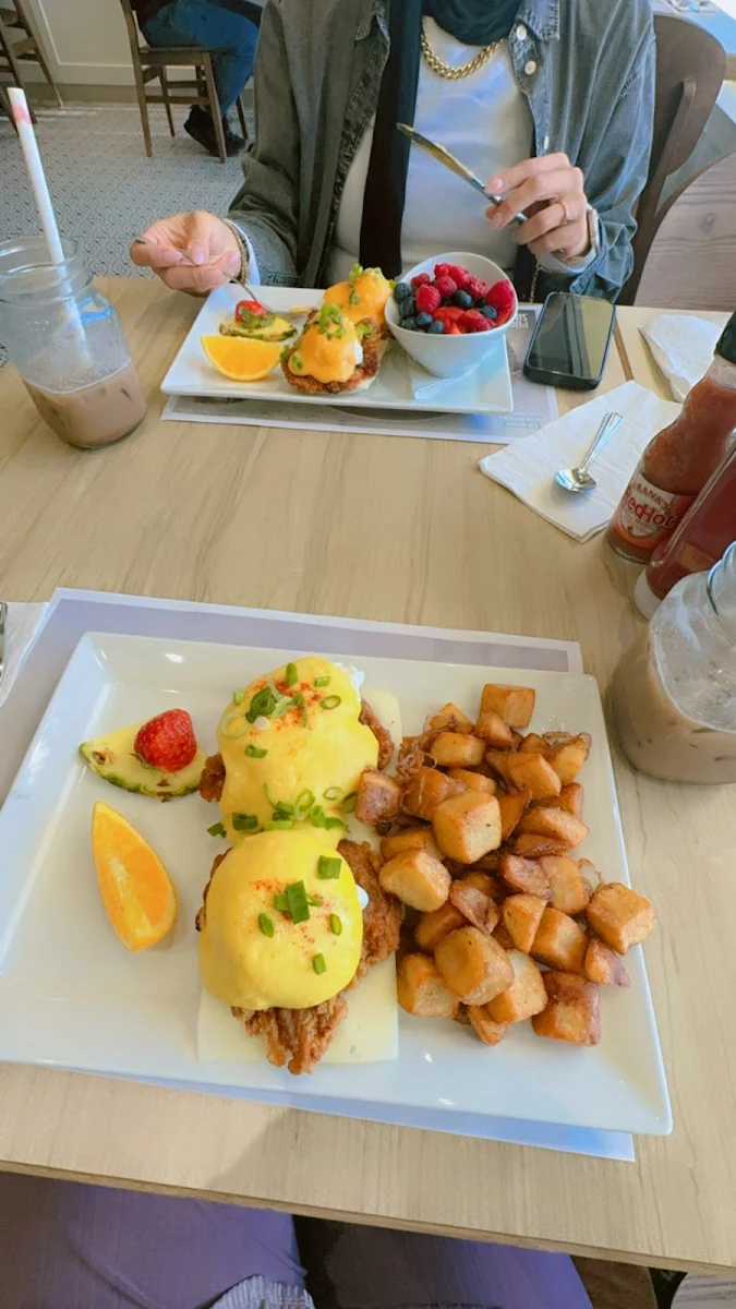 Fried Chicken Benedict Bénédictines Poulet Frit