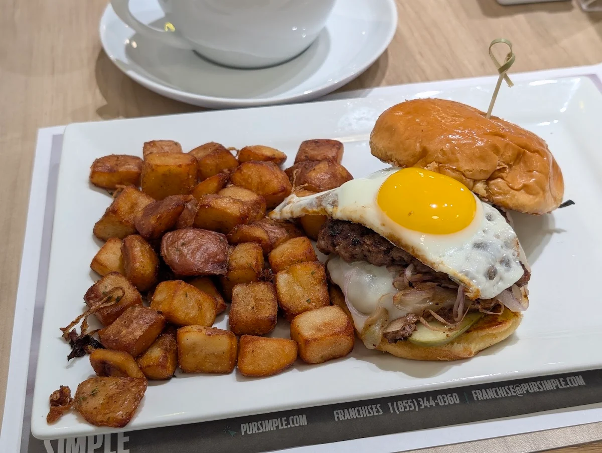 Small Breakfast Poutine Petite Poutine Déjeuner