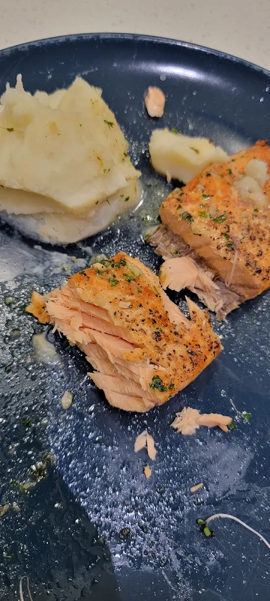 Smoked Salmon Crisp