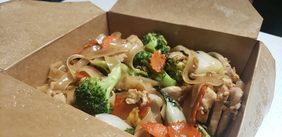 Drunken Noodles with Prawns